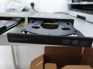 2 disqueteras + 4 RAM