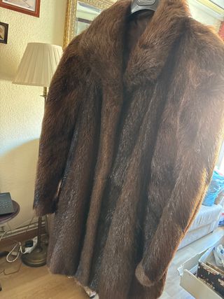 Abrigo de piel marrón talla 42