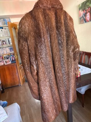 Abrigo de piel marrón talla 42