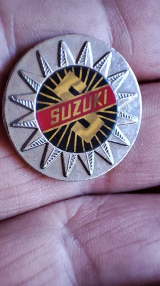 ORIGINAL Pin insignia SUZUKI Vintage 25MM