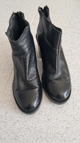 Botines de piel negros con cremallera