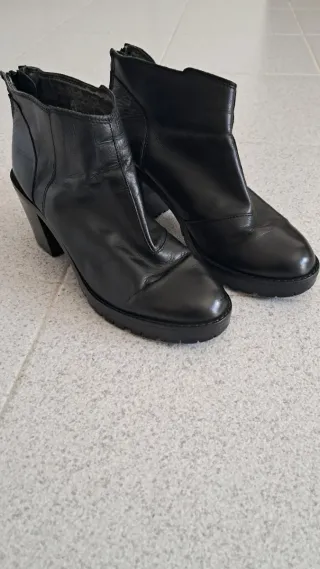 Botines de piel negros con cremallera
