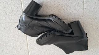 Botines de piel negros con cremallera