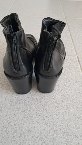 Botines de piel negros con cremallera
