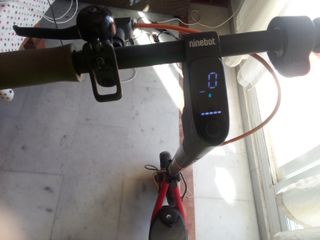 Patinete eléctrico Ninebot con cargador