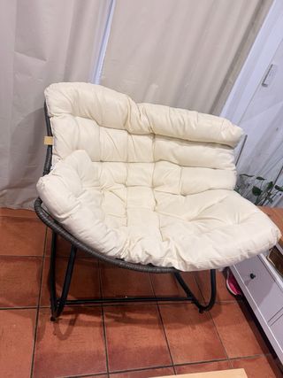 Sillón mecedora beige y negro