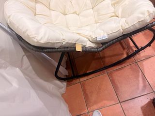 Sillón mecedora beige y negro