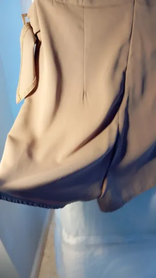 Mono falda pantalón beige