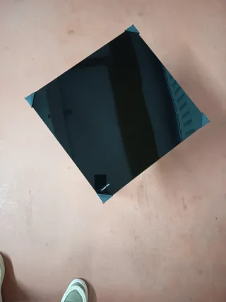 Mesita auxiliar cristal y metal negra
