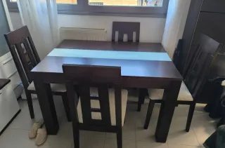 Mesa de salón y 4 sillas de madera de haya maciza