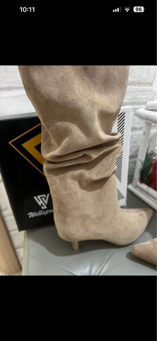 Stivali scamosciati donna beige