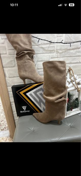 Stivali scamosciati donna beige