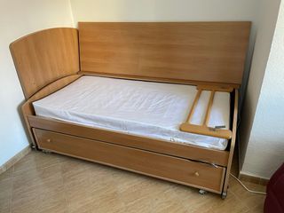Cama nido con mesa y cajón extraíble