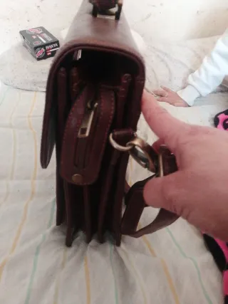 Maletín de piel marrón