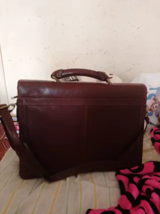 Maletín de piel marrón