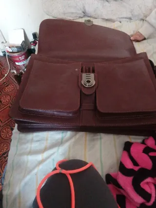 Maletín de piel marrón