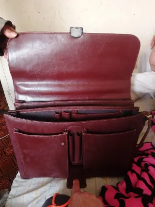 Maletín de piel marrón