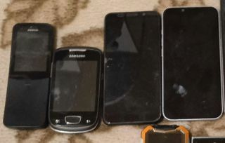 Lote 12 móviles y smartphones LG, Samsung y Apple