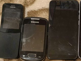 Lote 12 móviles y smartphones LG, Samsung y Apple