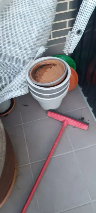 Macetas de plástico variadas