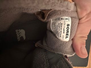 Botas Sorel impermeables marrones y grises