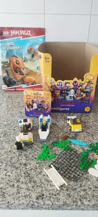 Lote LEGO Ninjago e Spider-Man Minifigures