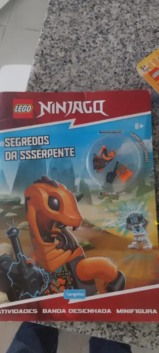 Lote LEGO Ninjago e Spider-Man Minifigures