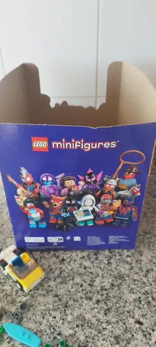 Lote LEGO Ninjago e Spider-Man Minifigures