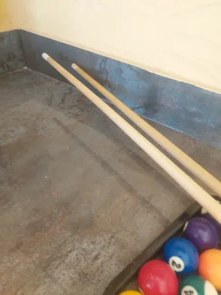 Bolas y taco de billar infantil