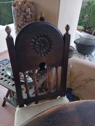 Mesa redonda antigua de roble macizo + 4 sillas