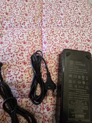 Cargador Patinete Eléctrico 53V 2.3A