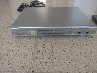 Reproductor DVD Sigmatek con Mando y Cables