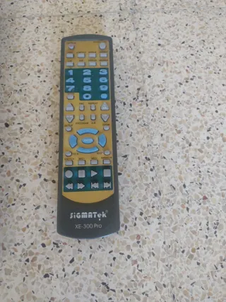 Reproductor DVD Sigmatek con Mando y Cables