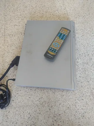 Reproductor DVD Sigmatek con Mando y Cables