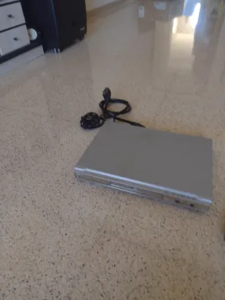 Reproductor DVD Sigmatek con Mando y Cables