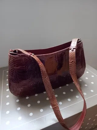 Bolso marrón efecto piel serpiente