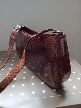 Bolso marrón efecto piel serpiente