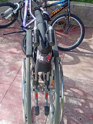 Silla de ruedas autopropulsable plegable