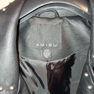 Chaqueta de piel mujer con tachuelas