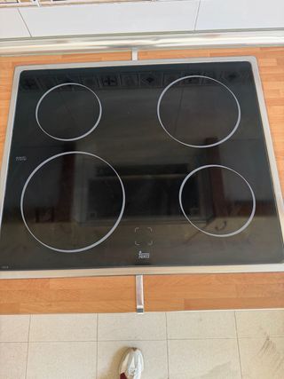 Horno y placa vitrocerámica Teka