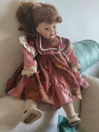 Muñeca de porcelana antigua