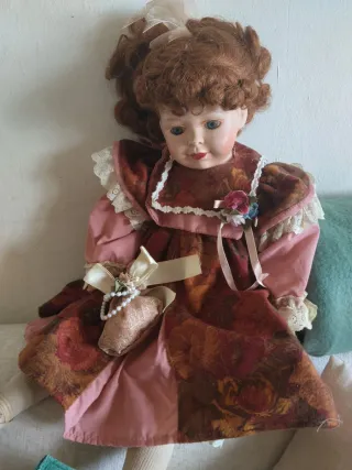 Muñeca de porcelana antigua