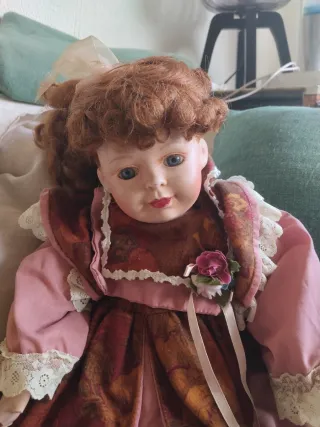 Muñeca de porcelana antigua