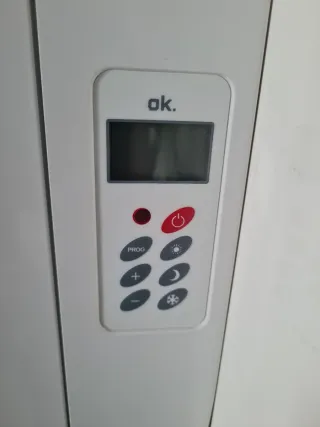 Radiador eléctrico blanco marca OK.