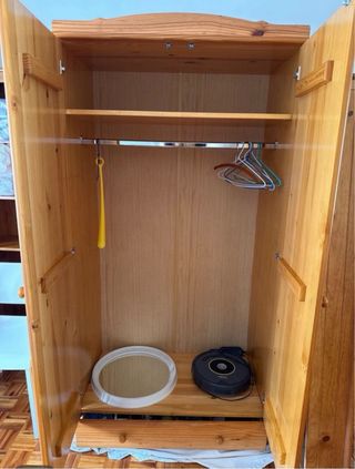 Guardaroba in legno massello