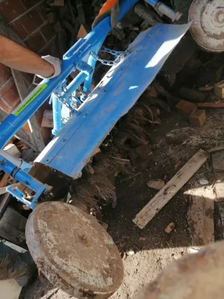 Rotavator azul para tractor pequeño