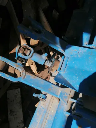 Rotavator azul para tractor pequeño