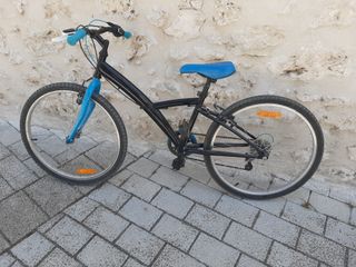 Bicicleta negra y azul