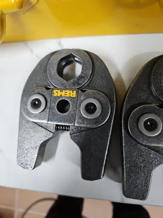 Rems Mini-Press 22V con accesorios