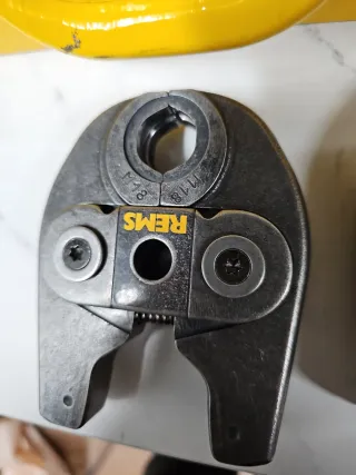 Rems Mini-Press 22V con accesorios